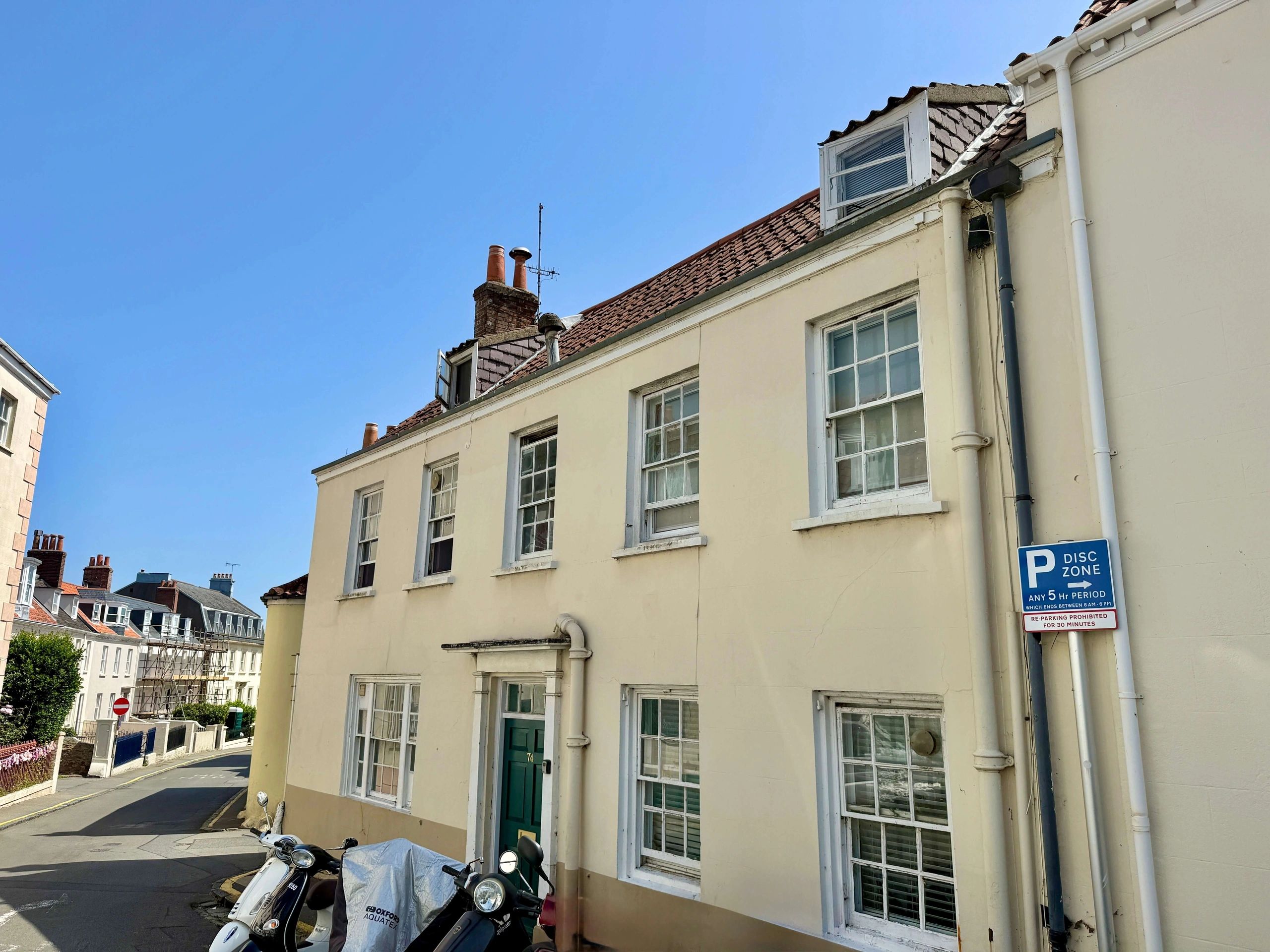 Bottom Flat, 74 Hauteville